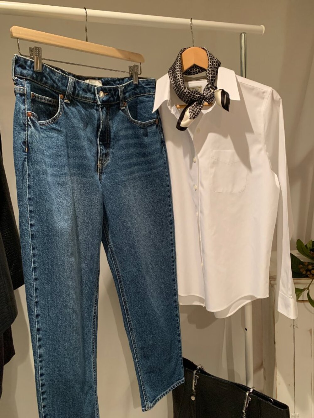 H&M Medium Wash Blue Jeans - Size 8 - 99% Cotton